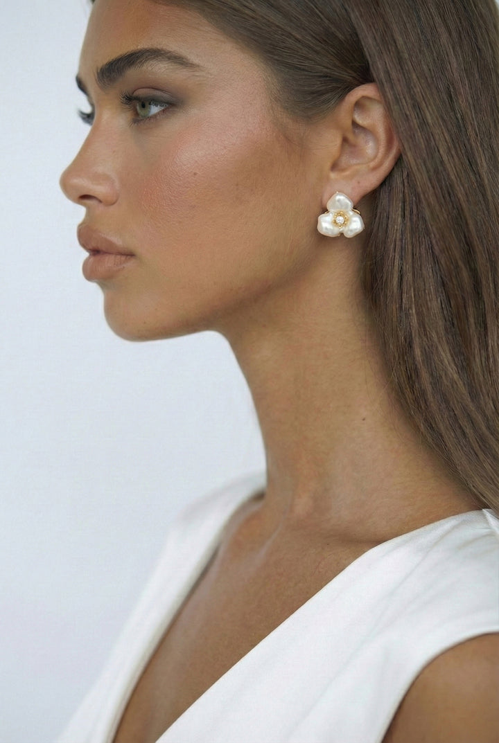 Fleur d’Or Pearl Stud Earrings