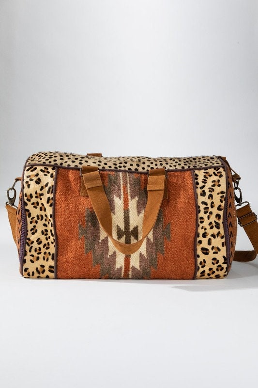 Tabee Tablet Tote Bag by Pouchee in Cheetah Print